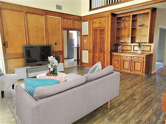 4th image of 1111 Pioneer Dr