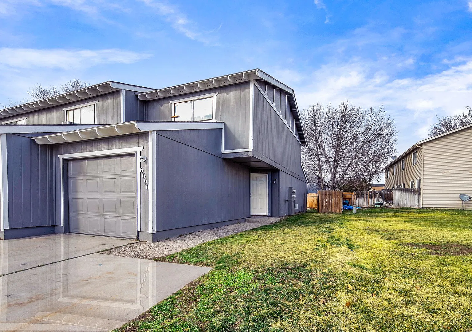 2bed, 1.5 bath Duplex with Garage & Fenced Yard! — Photo 2