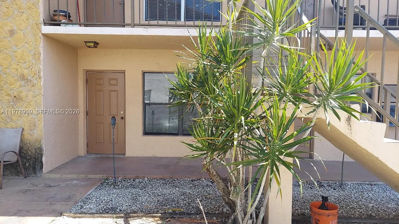 Kimberly Garden Apartment — Photo 1