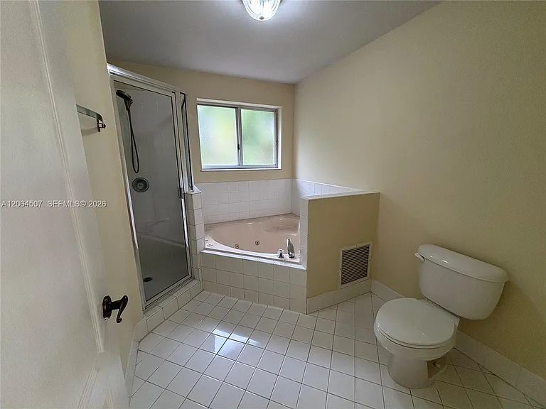11440 NW 50th Ter — Photo 53