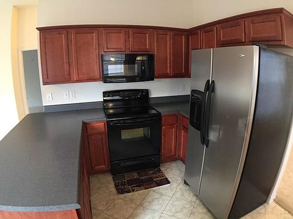 2nd image of 1943 Crosscreek Cir