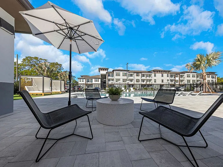 Everest Largo Apartments — Photo 39