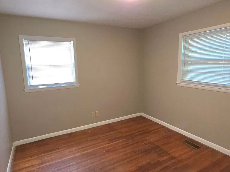 1441 S Barnes Ave — Photo 6