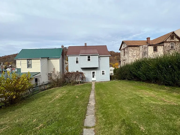 906 Lemon St — Photo 2