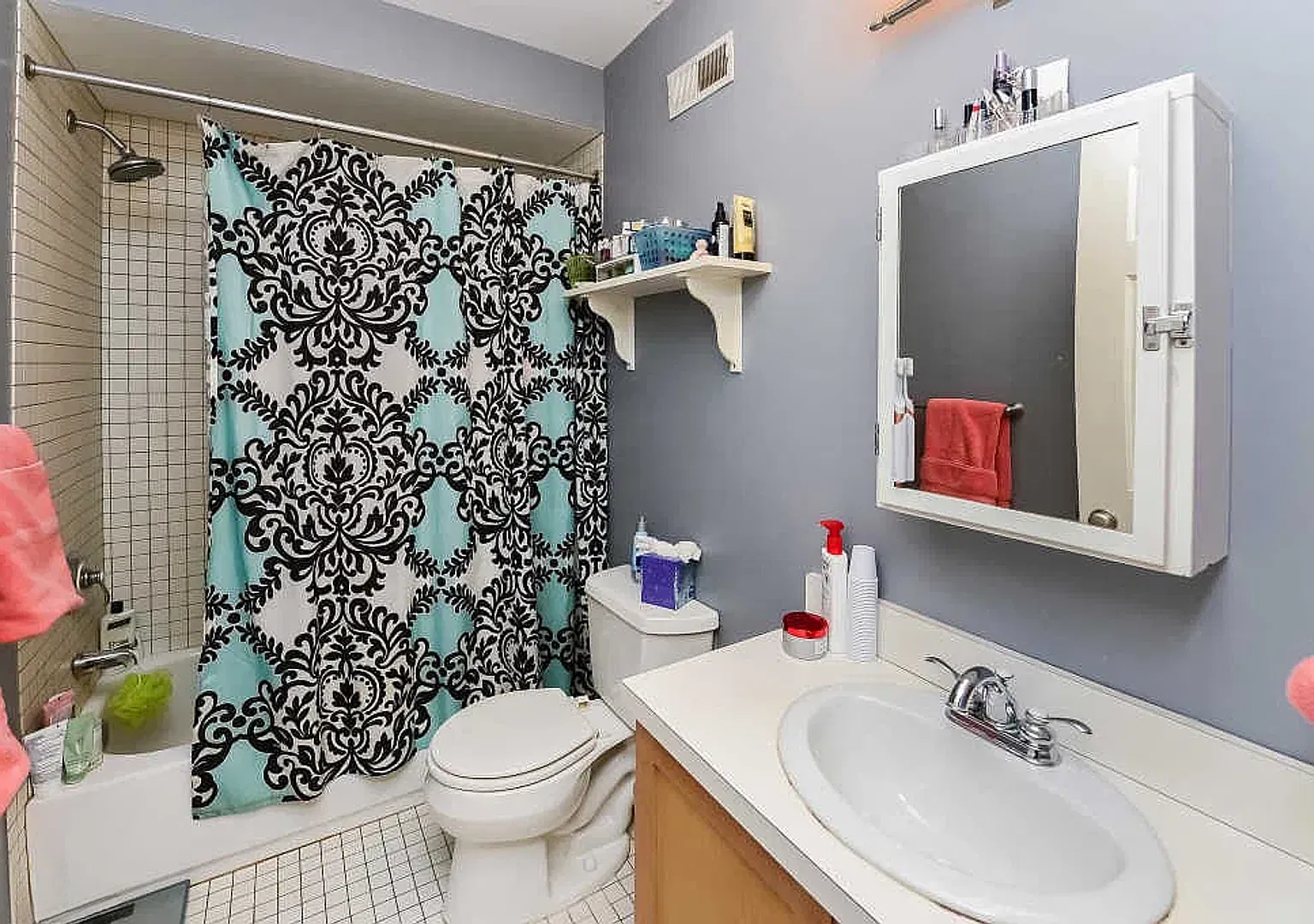 Three Bed Manayunk Townhome — Photo 3