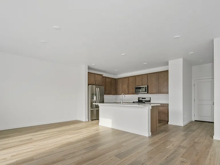 477 W Norwich St — Photo 9