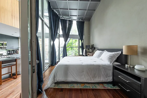 Rented by AVENUE 8 INC | media 29