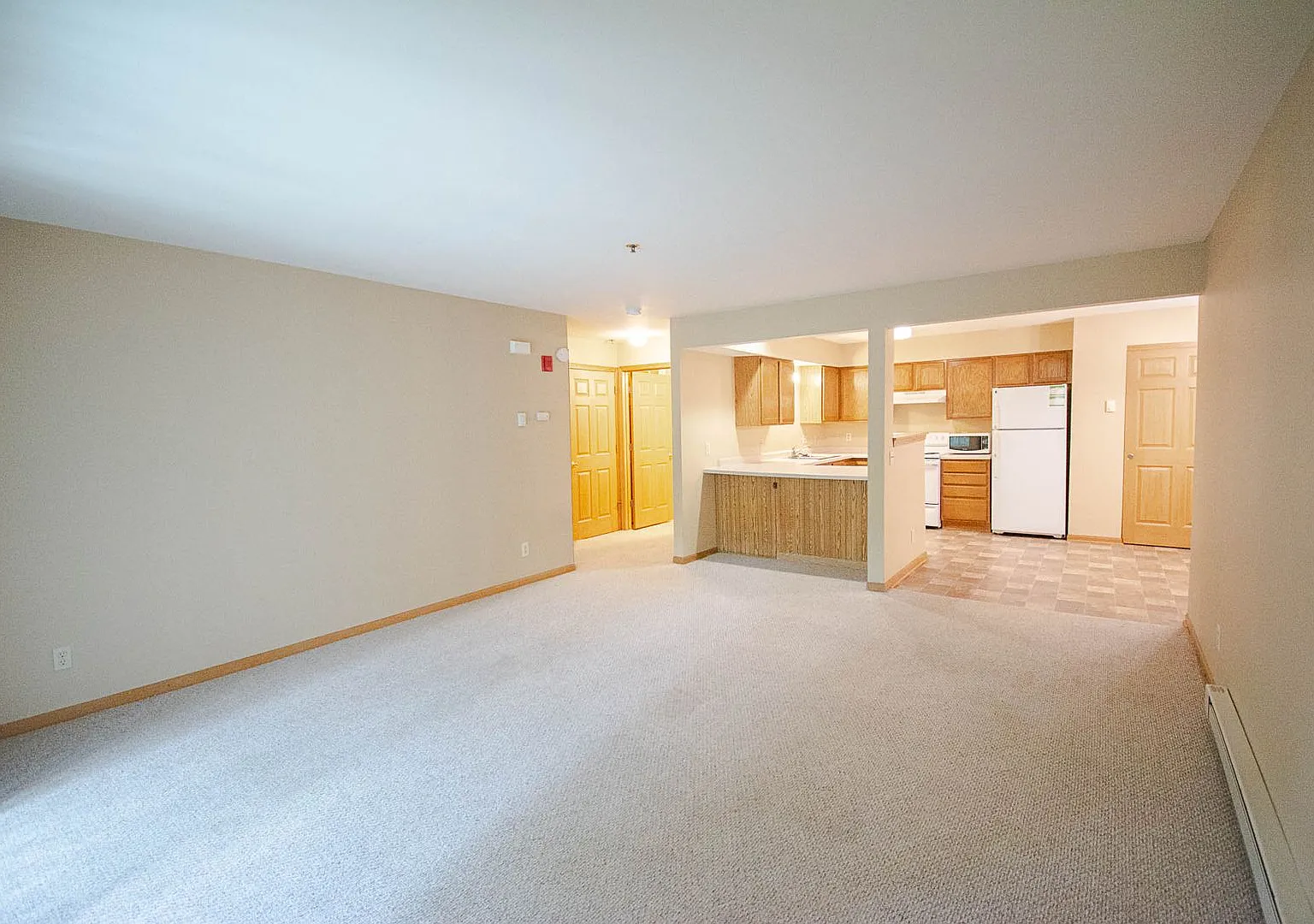 Beautiful 1 Bedroom in with Underground Heated Garage! — Photo 3