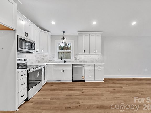 4th image of 2572 Teague St #28