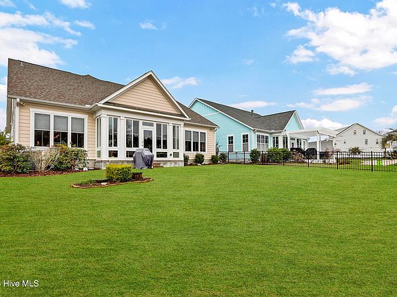 4th image of 858 Lake Willow Way