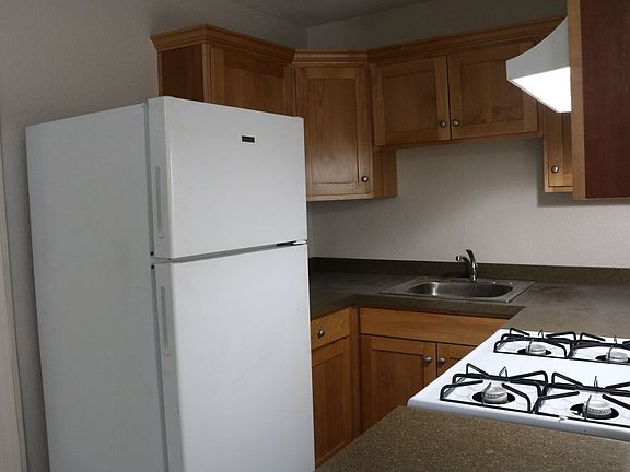 2nd image of 905-911 W 40th Ter #909-03