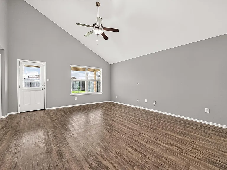 6014 Namika St — Photo 8