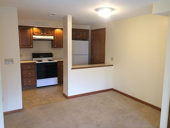 3rd image of 34 Washington Grn Unit 5
