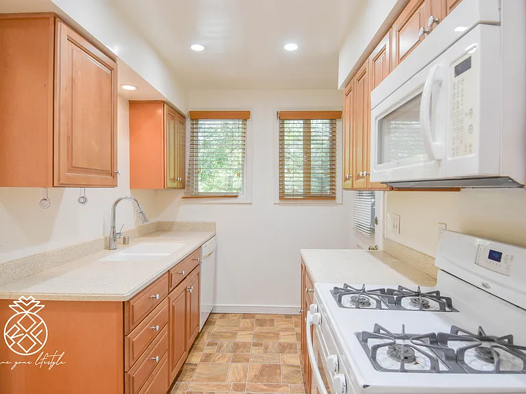 9356 W Olympic Blvd #1/2 — Photo 18