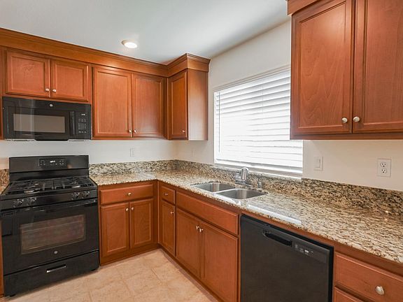 5th image of 797 Marcus Ct
