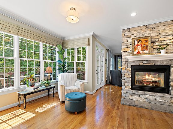 5th image of 102 Poppleford Pl