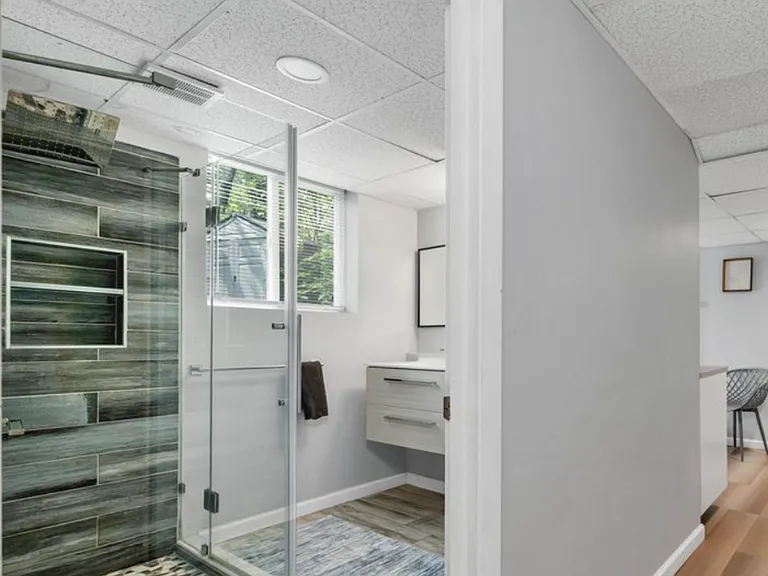 8 Little Shore Dr — Photo 5