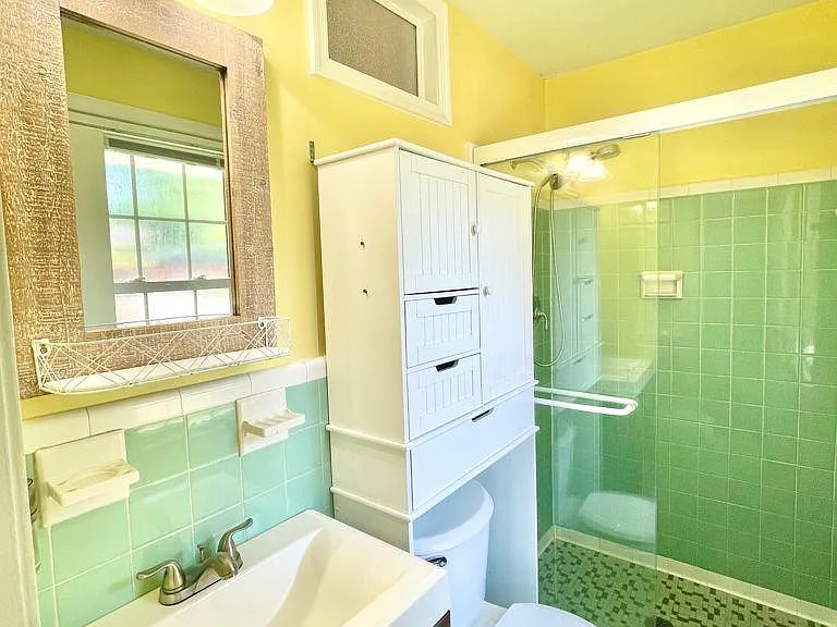Master bedroom bathroom