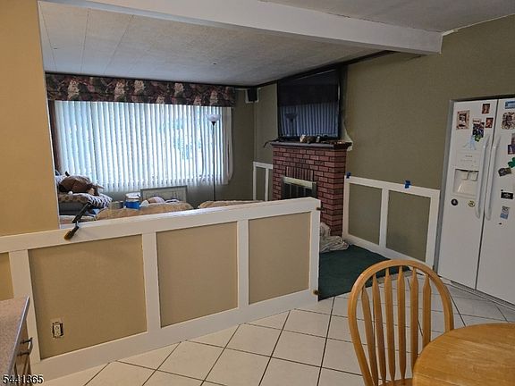 5th image of 822 Mountain Ave