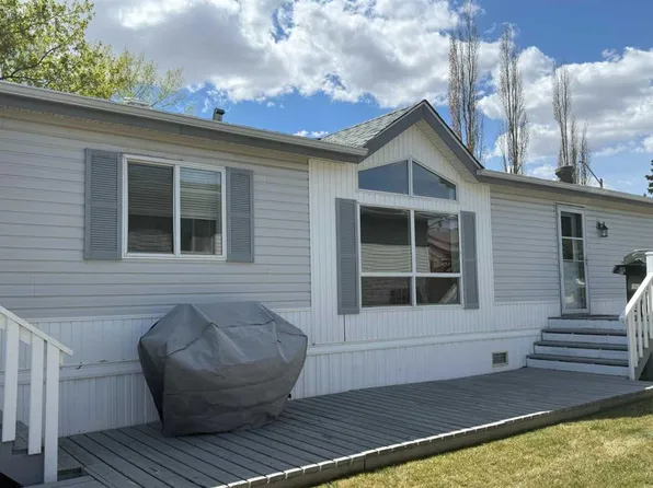 4621 W 46th St, Sylvan Lake, AB T4S 1N9
