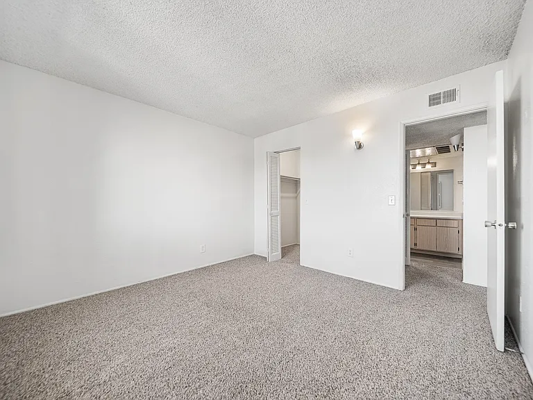 Valley View Apartments — Photo 18
