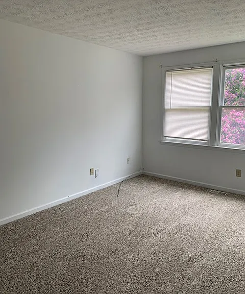1050 Heatherwood Ct — Photo 13
