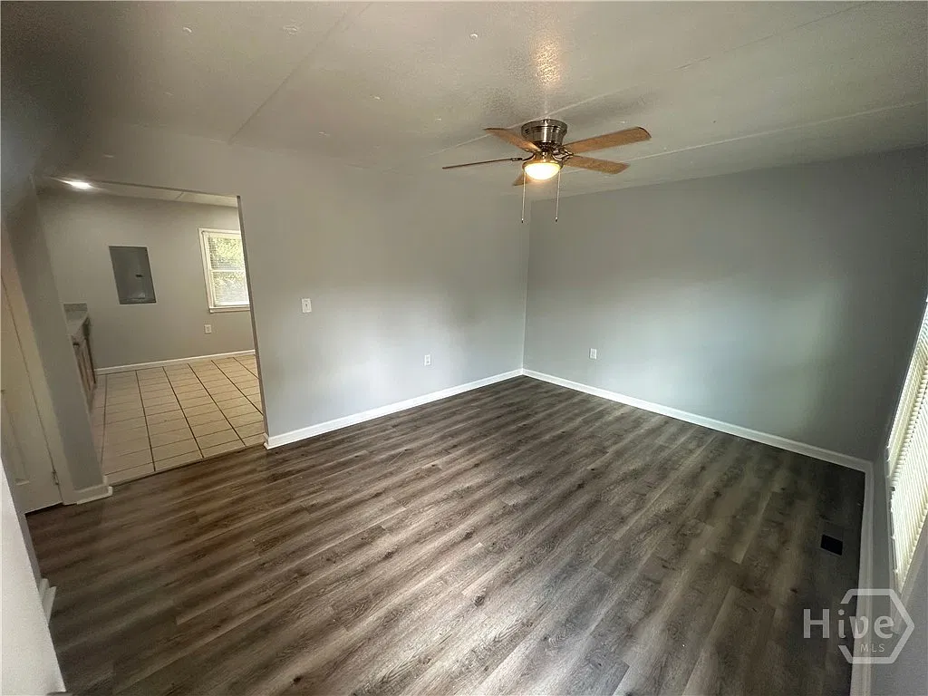 3 bed, 1.0 bath, 1000 sqft, $1,500 — Photo 3