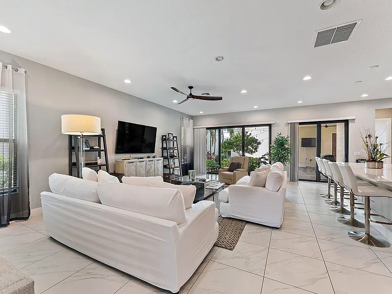 1077 Faulkner Ter — Photo 12