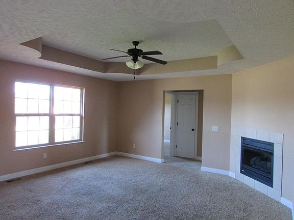 4th image of 380 E Whitethorn Dr