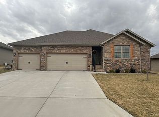 1207 N 12th Ave, Ozark, MO 65721