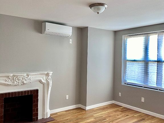 5th image of 653 Bryant Ave #1
