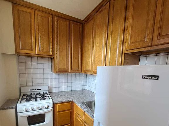 3rd image of 59 Gelston Ave APT 4J