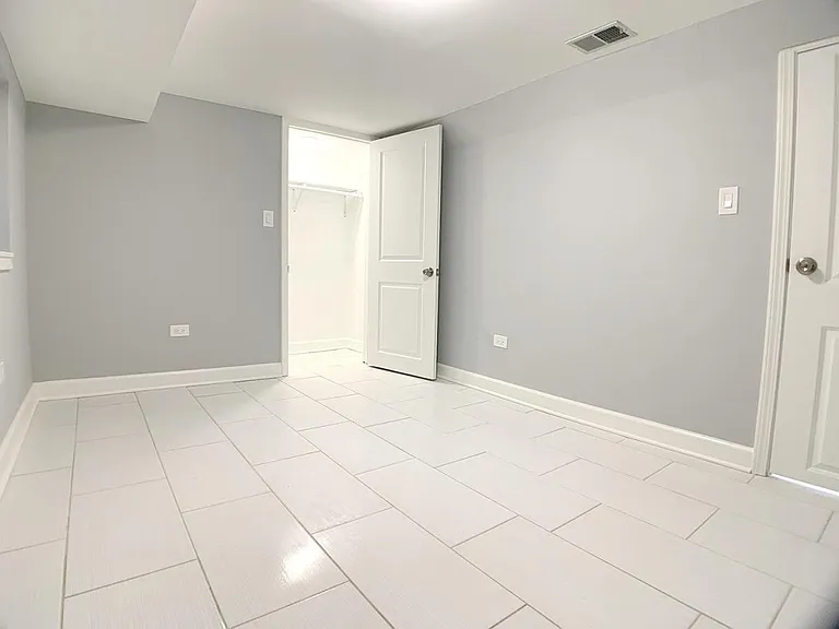 2327 N Harding Ave #G — Photo 8