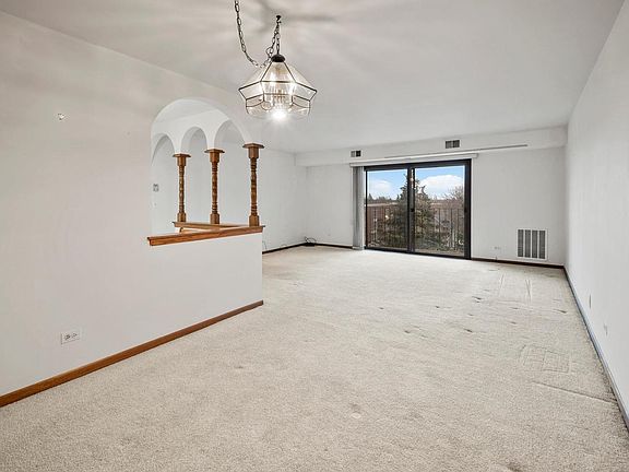 2nd image of 4106 N Narragansett Ave APT 510