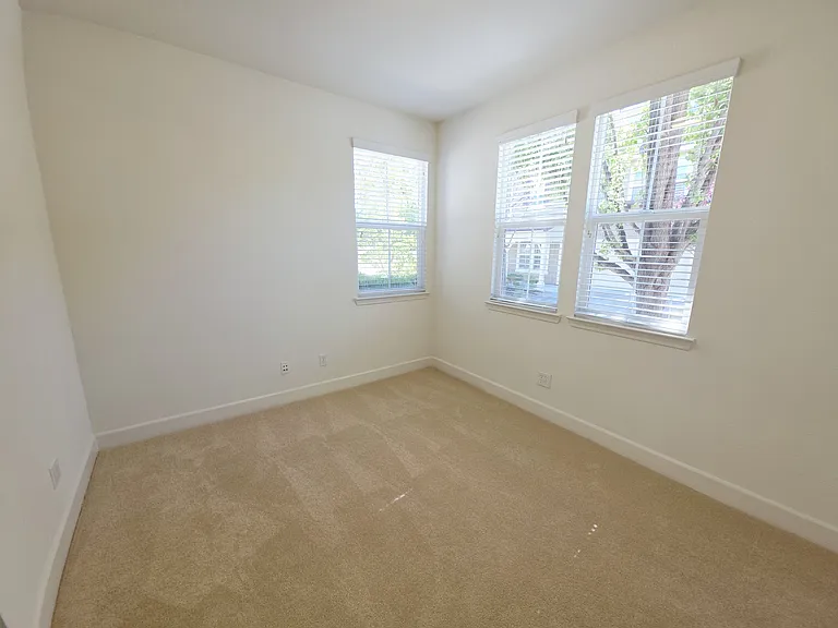 4887 Thorndike Ln — Photo 7