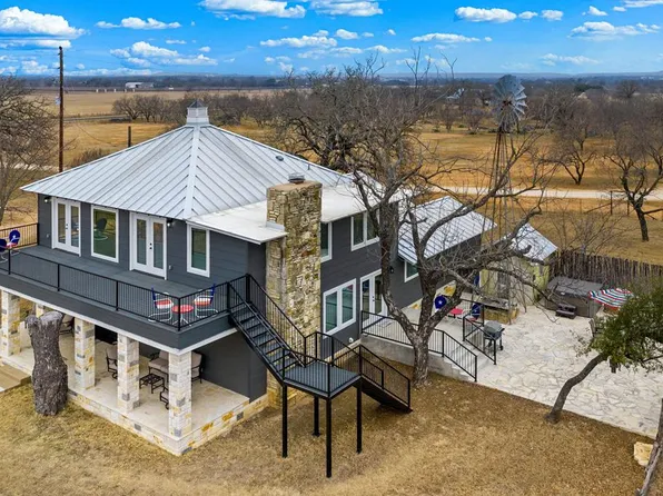 2485 Old San Antonio Rd, Fredericksburg, TX 78624