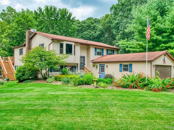 4721 Brophy Rd, Howell, MI 48855