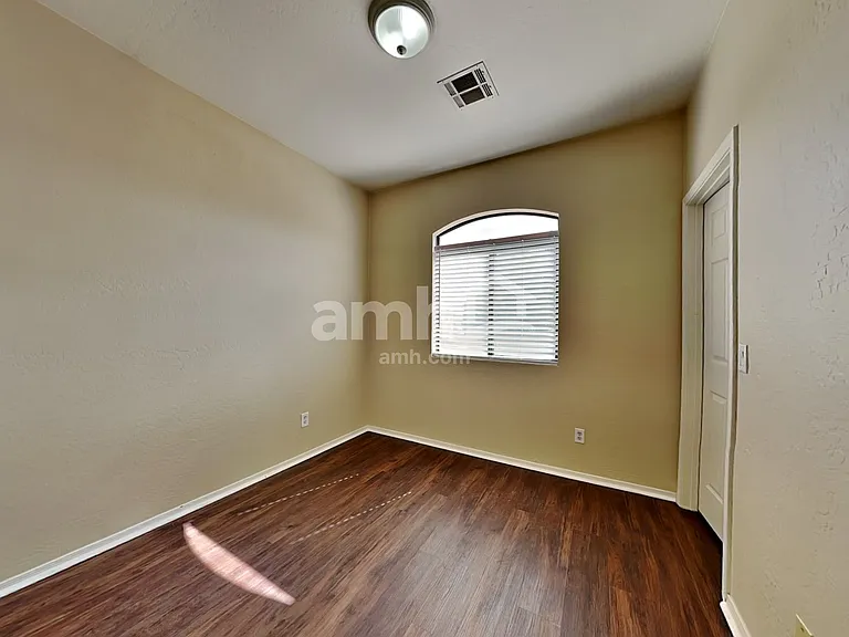 6506 S 10th Dr — Photo 14
