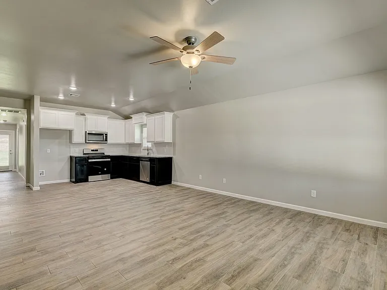 721 League Cir — Photo 4