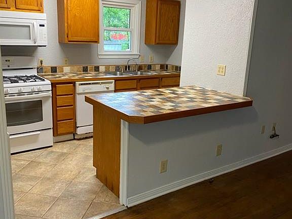 4th image of 10518 Wood Dale Dr