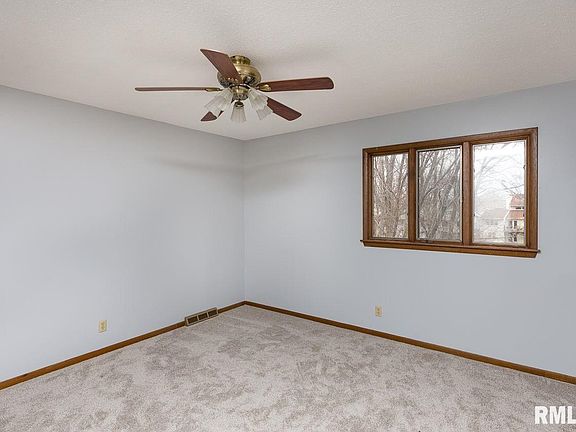 4th image of 3084 Parkwild Dr