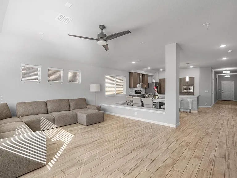 817 Cloverwood Dr — Photo 10