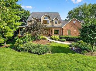 4 Bernay Ct, Oakwood Hills, IL 60013