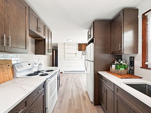 5th image of 15 Peterson Cir