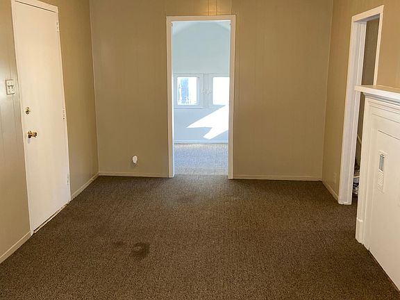 4th image of 309 E 79th Ter