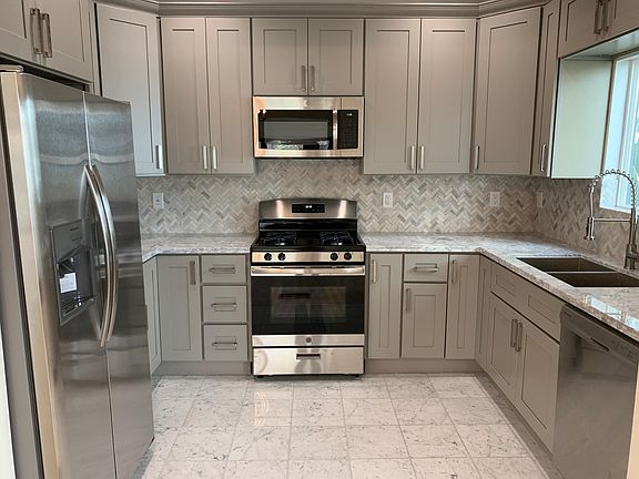 4th image of 109 S Sycamore Ave #109.5