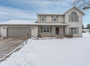 2113 Canyonland Dr, Green Bay, WI 54311