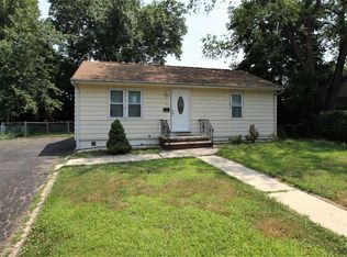 22 Harvey Cir, East Brunswick, NJ 08816