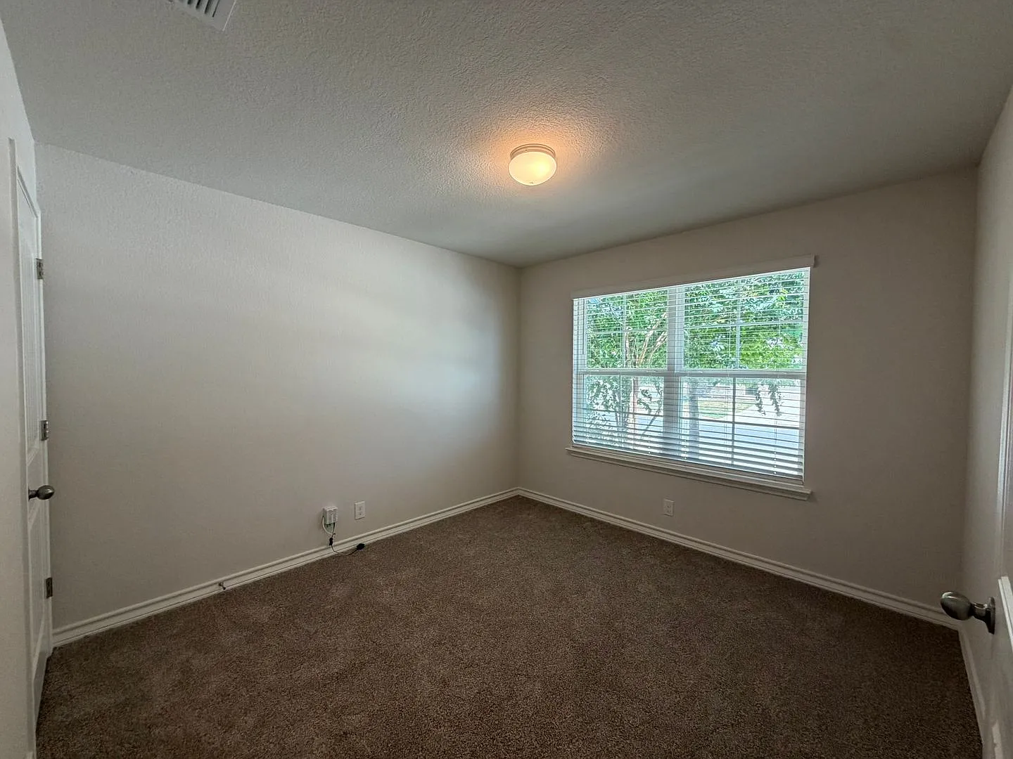 Move-In Ready 4BR/2BA — Photo 4