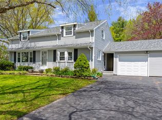 94 Thorncliff Rd, Spencerport, NY 14559